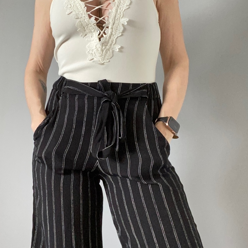 Wilfred Aritzia | Cropped Ankle Pants | size XS | striped
